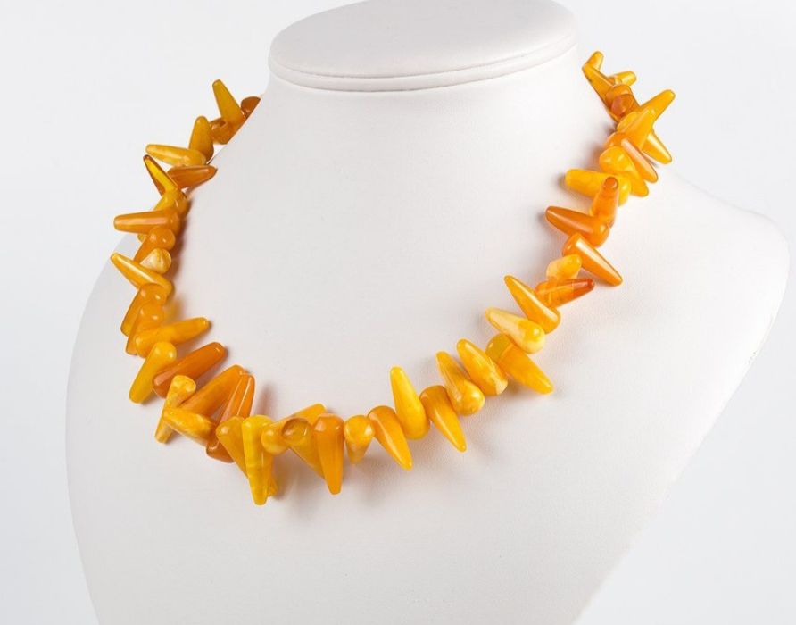 Уникальные антикварные бусы -оберег "зуб дракона",янтарь,раритет,новые