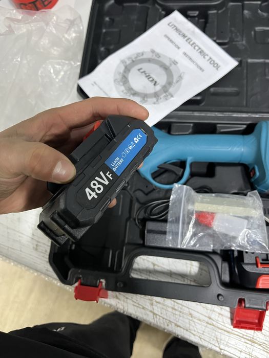 Новый секатор в кейсе