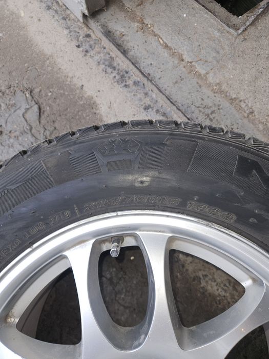 Шины с дисками почти новые