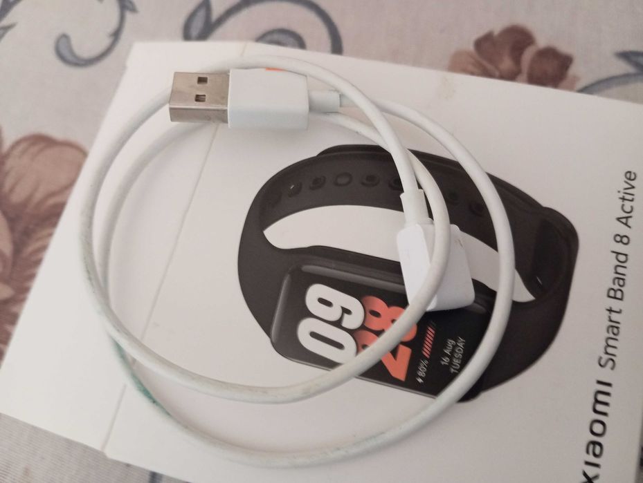 Vând Xiaomi Smart band 8 active