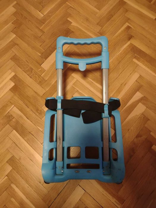 тролей за учениеска раница и две ученически раници