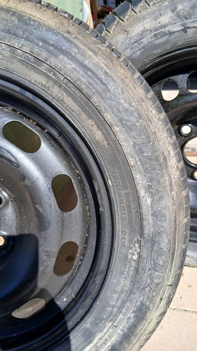 2 броя гуми 195/65 R15 с нови джанти
