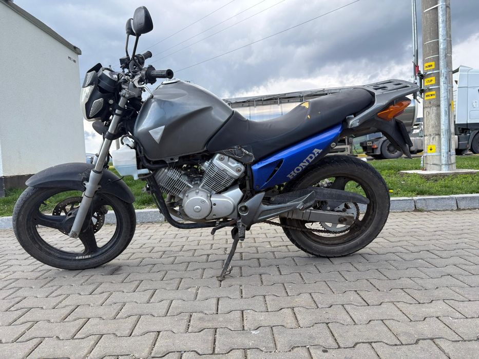 Honda varadero XL 125 in Stare Buna  de functionare  cu toate actele in regular fiscal pe loc .