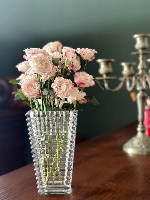 В наличии стеклянная ваза