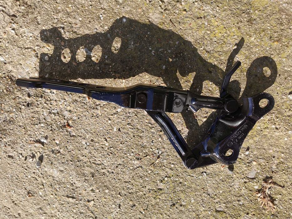 Balama stanga capota motor Skoda Superb 2 (2008 - 2015)