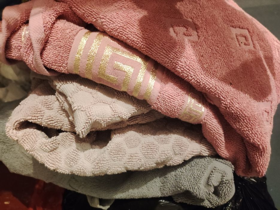 Полотенце 4 штуки б у размер 1*0,5 продаётся