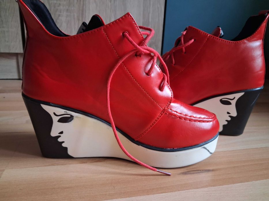 Атрактивни и артистични ИнЯн обувки