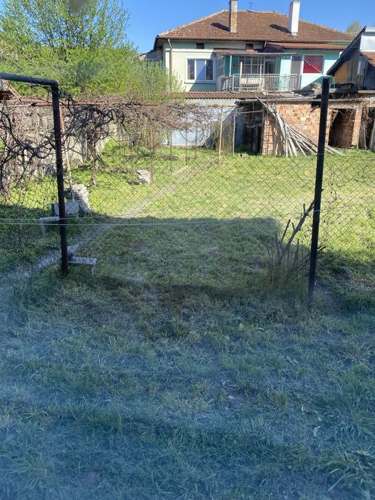 Самостоятелен етаж от къща