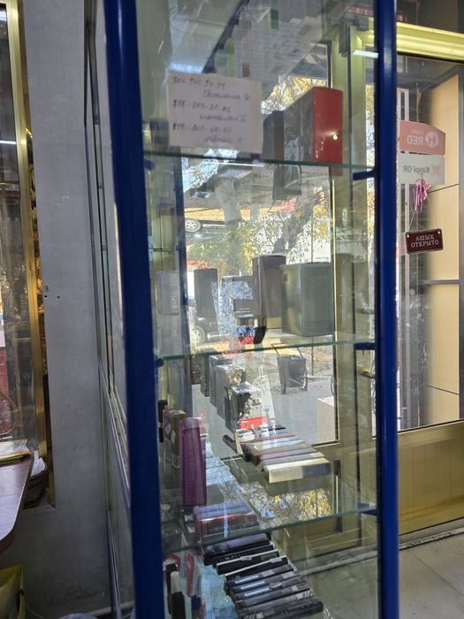Продам витрину срочно
