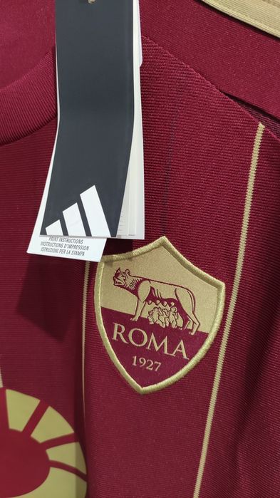 НОВА Фланелка на Рома М размер Adidas ROMA