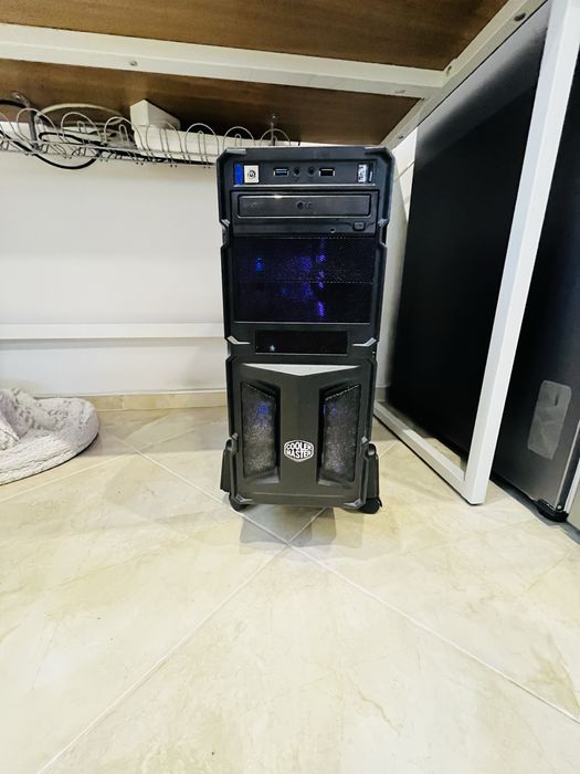 Компютърна кутия Cooler Master с захранване и записвачка