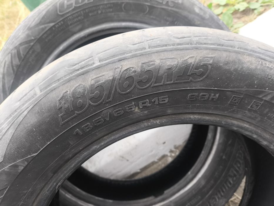 Продам 2 покрышки 185/65R15