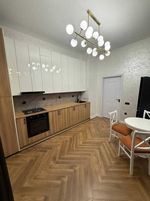 Продам 2 в 3-х комнатную(70кв.м) Новостройка.метро Новза.Чиланзар