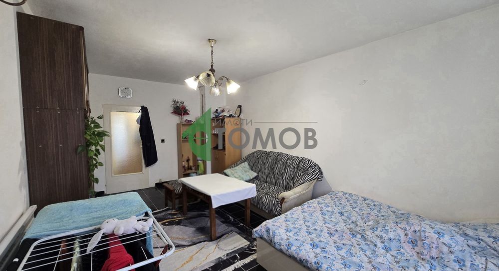 Тристаен апартамент в кв. Железник