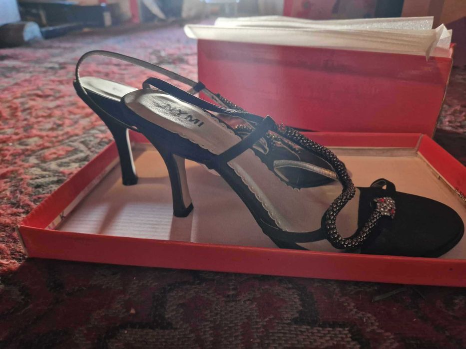 Секси обувки на висок ток - чисто нови, елегантни, от велур и еко кожа