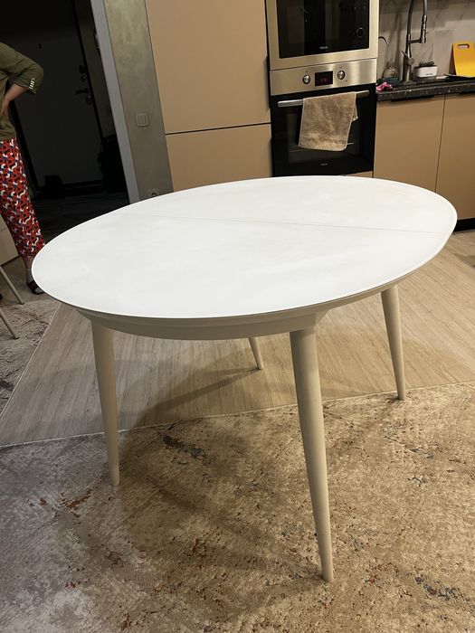 Продам обеденный стол