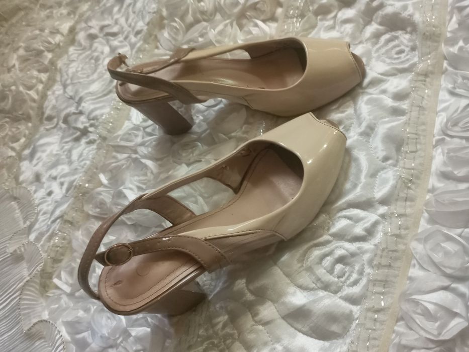 Обувь 39 размер  ..