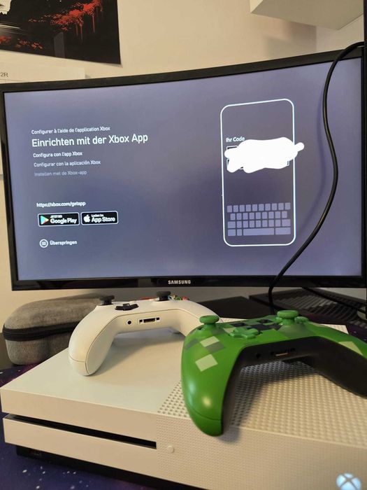 Consola Xbox One S , Stocare: 365GB + 2 Controllere (Ediție Minecraft) + Cabluri