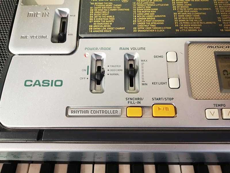 Синтезатор клавир CASIO LK-110 пиао със светещи клавиши 5 октави