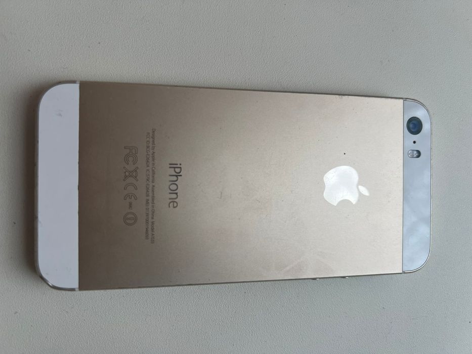 Телефрн Apple IPone 5s