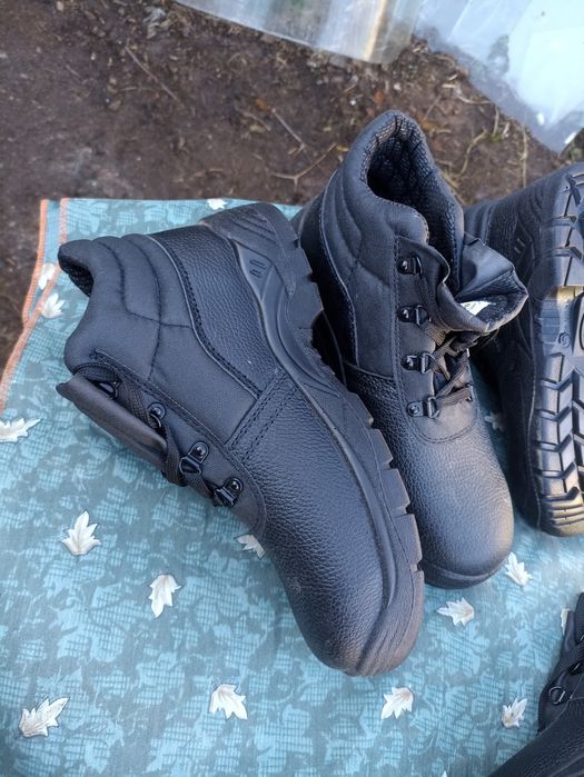 Работни обувки с метално бомбе