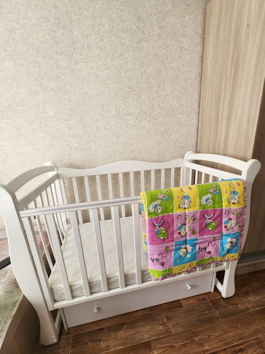 Манеж-кровать маятниковая