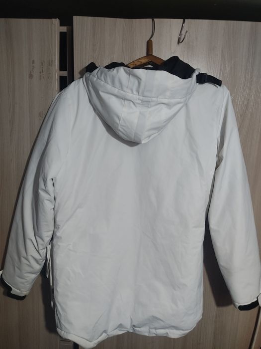 Мужская белая куртка