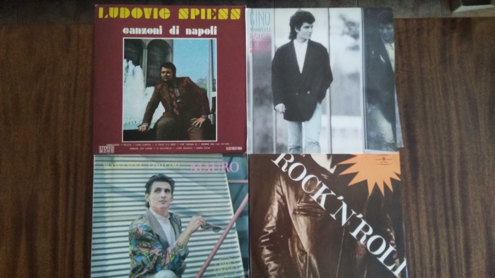 Продавам плочи около 45бр. големи и около 12 малки.Всички цена 180 лв.