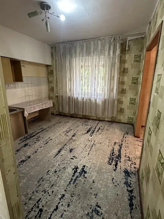 Продаю 2-х комнатную квартиру Сергели 2, бывшее общежитие