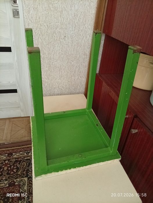 Табуретки с железными ножками