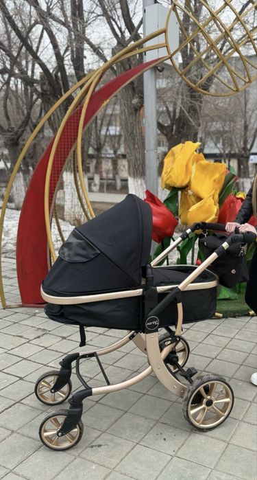 Продам детскую коляску трансформер