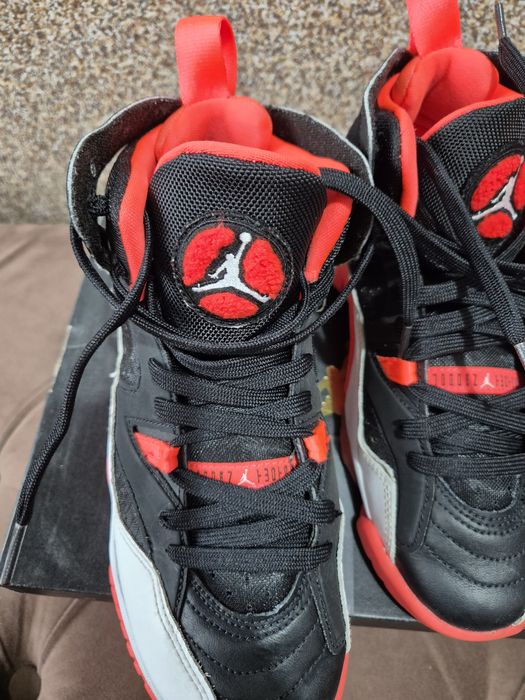 Adidasi Jordan Jumpan