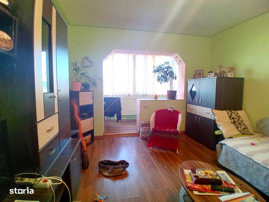 Apartament 3 camere, cartier Intre Lacuri, 2 balcoane, etaj intermedia