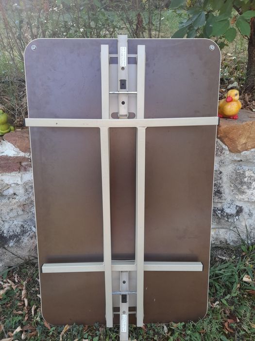 Чисто нова маса за каравана/кемпер/къмпинг.