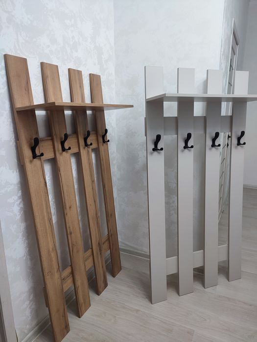 Продам прихожую мебель, вешалку.