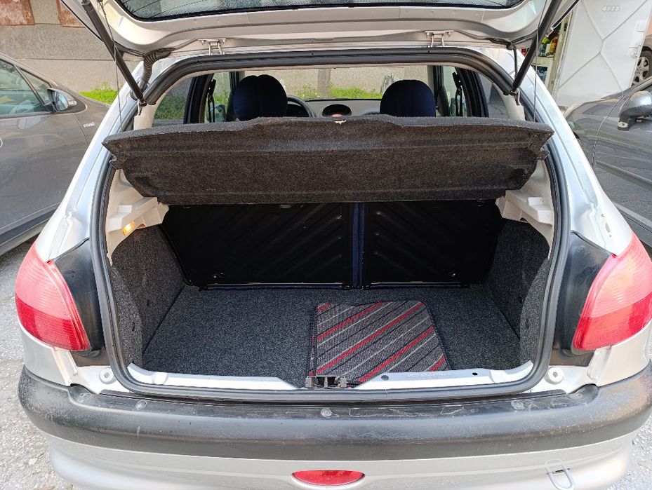 Peugeot 206 1.1 бензин