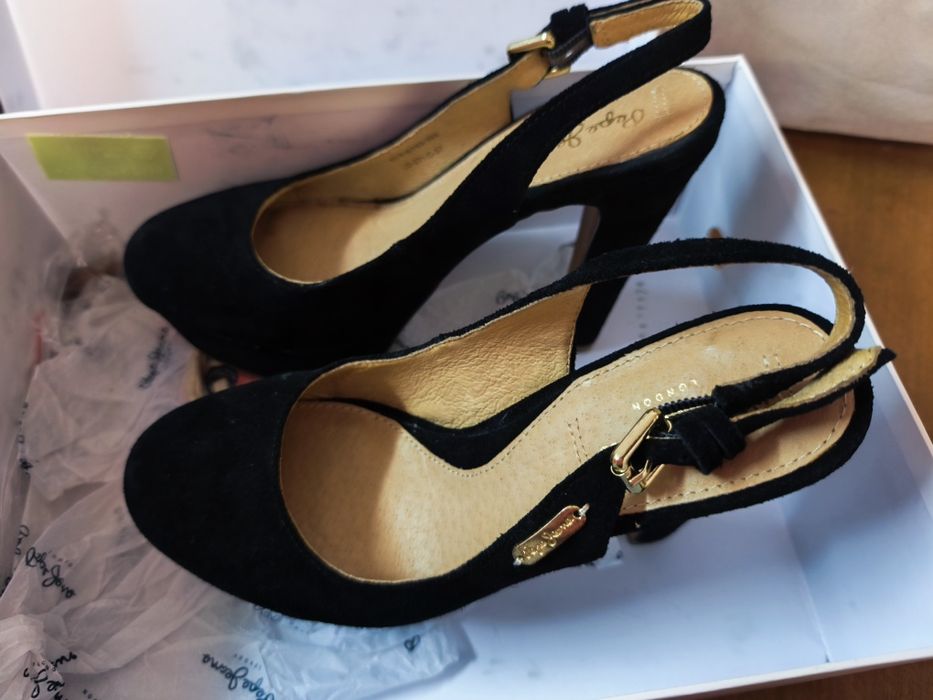 Обувки на висок ток маркови