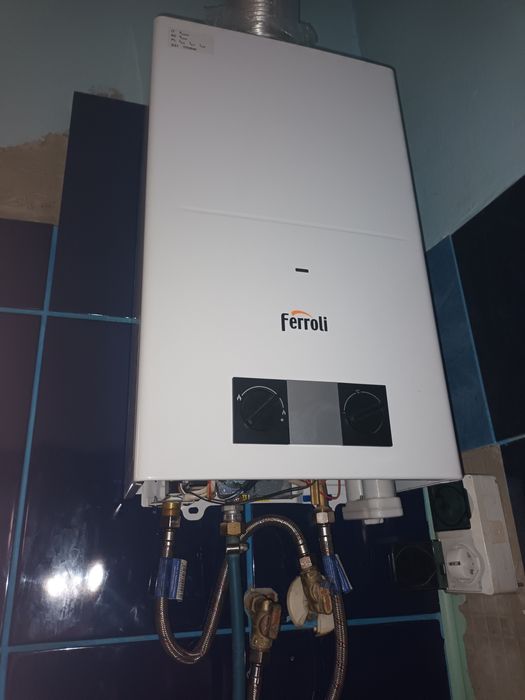 Vând instant pe gaz Ferroli