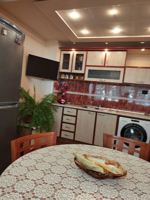 Нощувки Варна.Тристаен ап с безплатни парко места.