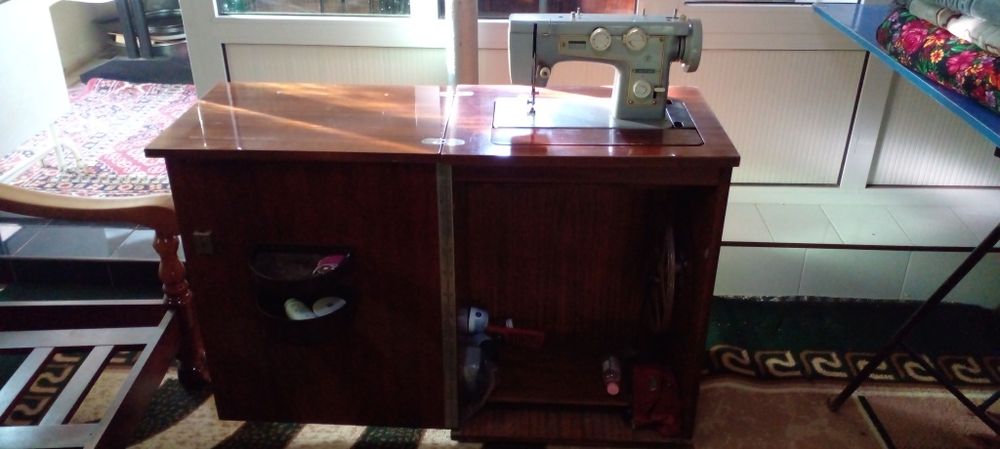 Продам швейную машину