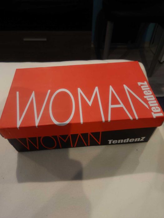 Продавам чисто нови елегантни дамски обувки