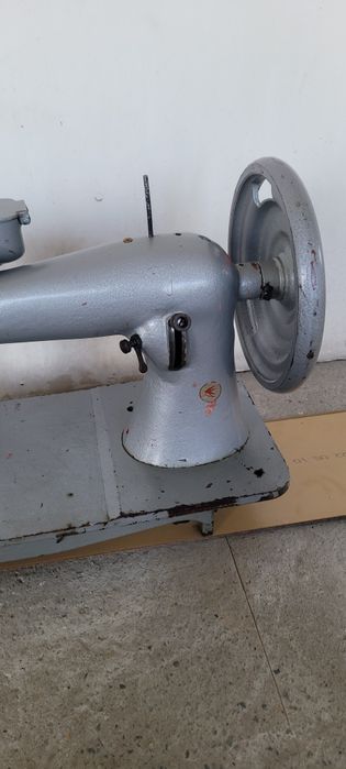 Швейная машинка 23 класс    Почти новый