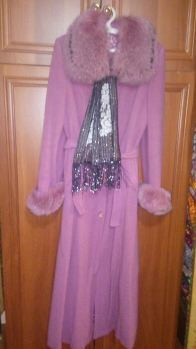 Пальто прадаётся.