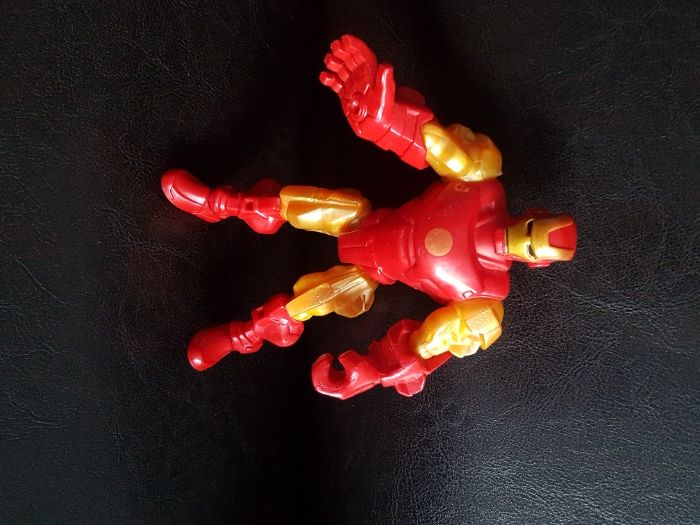 Фигурки Marvel пет броя.