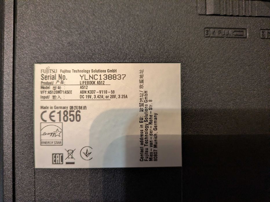 Продавам лаптоп Fujitsu Lifebook A512
