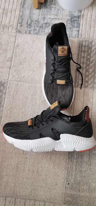 Продам кроссовки стильные