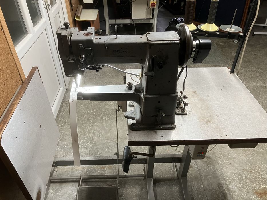 Vand doua masini de cusut 1 Adler si 1 Pfaff