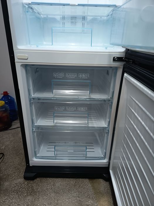 Vând frigider Daewoo