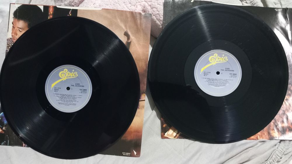 Michael Jackson and The Jacksons. Двоен концертен албум.