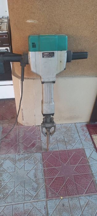 Отбойный молоток.